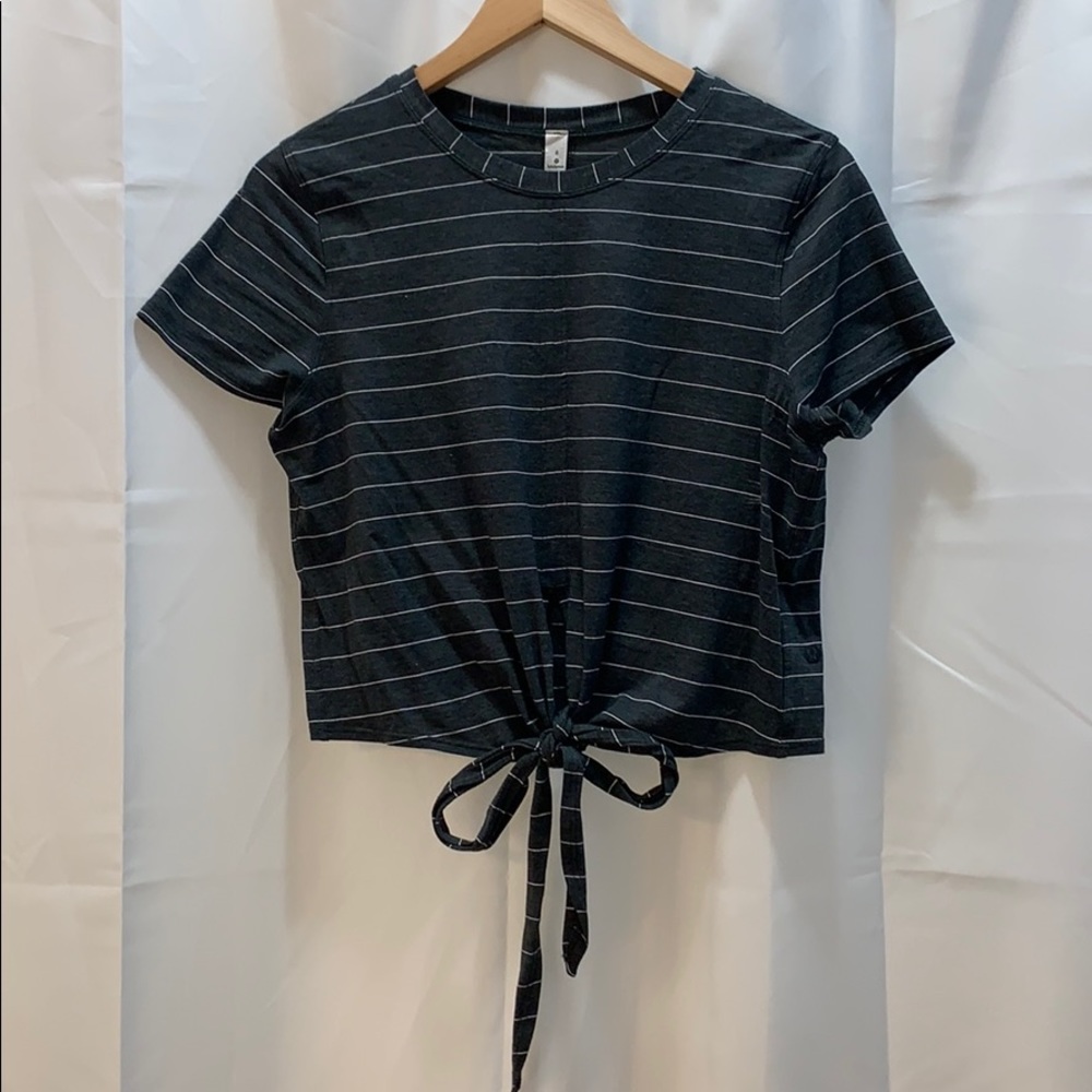 Luluemon tie crop top